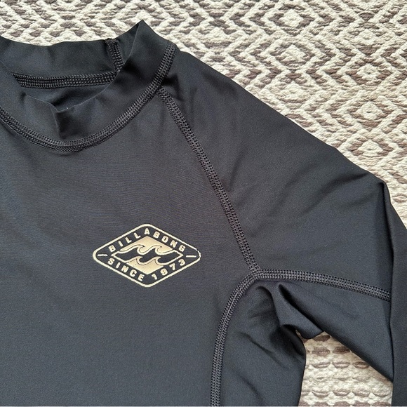 Billabong Rash Guard - Picture 2 of 6